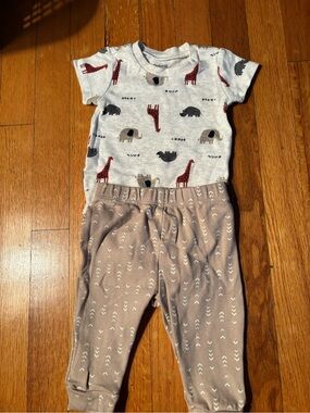 pekkle 
Gender Neutral Animal Print  - set